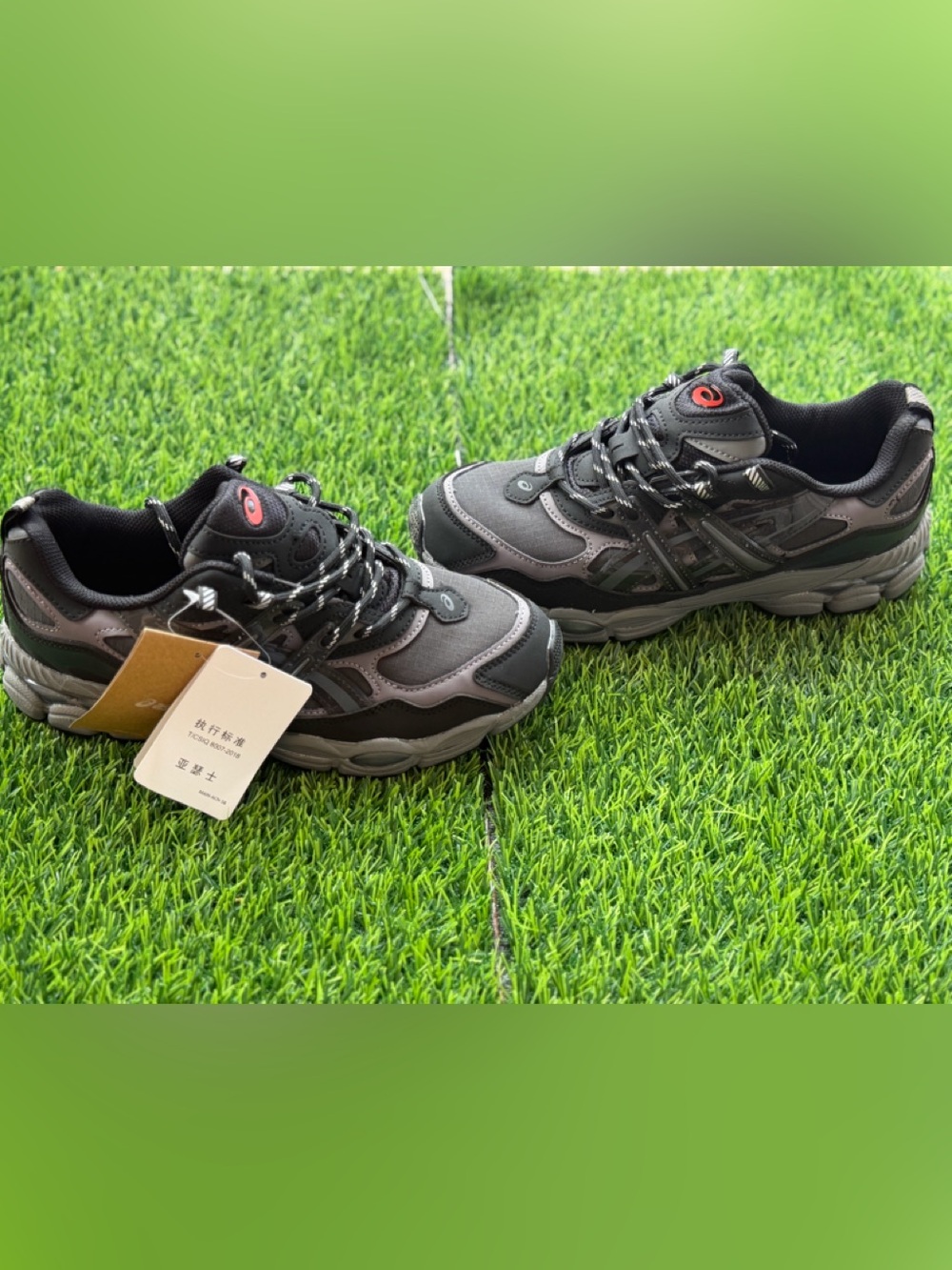 Size 8 Men’s And Women’s 9.5 - Asics Gel NYC Black And Gray